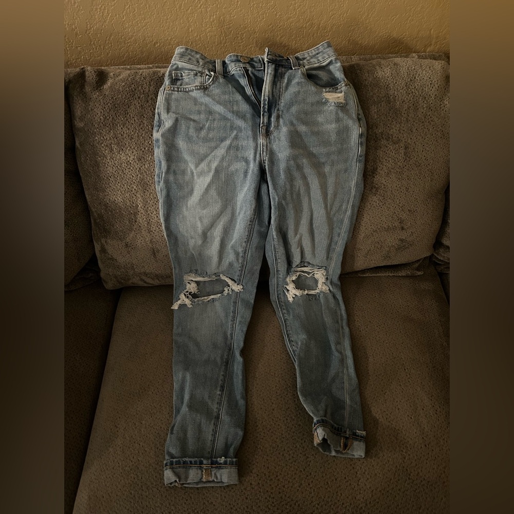 American Eagle mom Jean